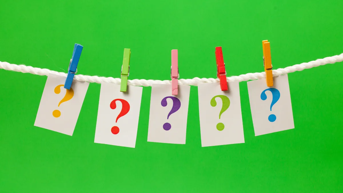 フルーツペレットに関するよくある質問をまとめたイメージ。通常のペレットとの違い、健康影響、糞の色、切り替え方法、保存方法など飼い主の疑問を図解