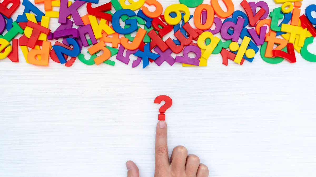 インコ用アクリルケース保温に関するよくある質問と回答。保温効果、ワット数、サーモスタット、換気頻度、夏場の使用について。