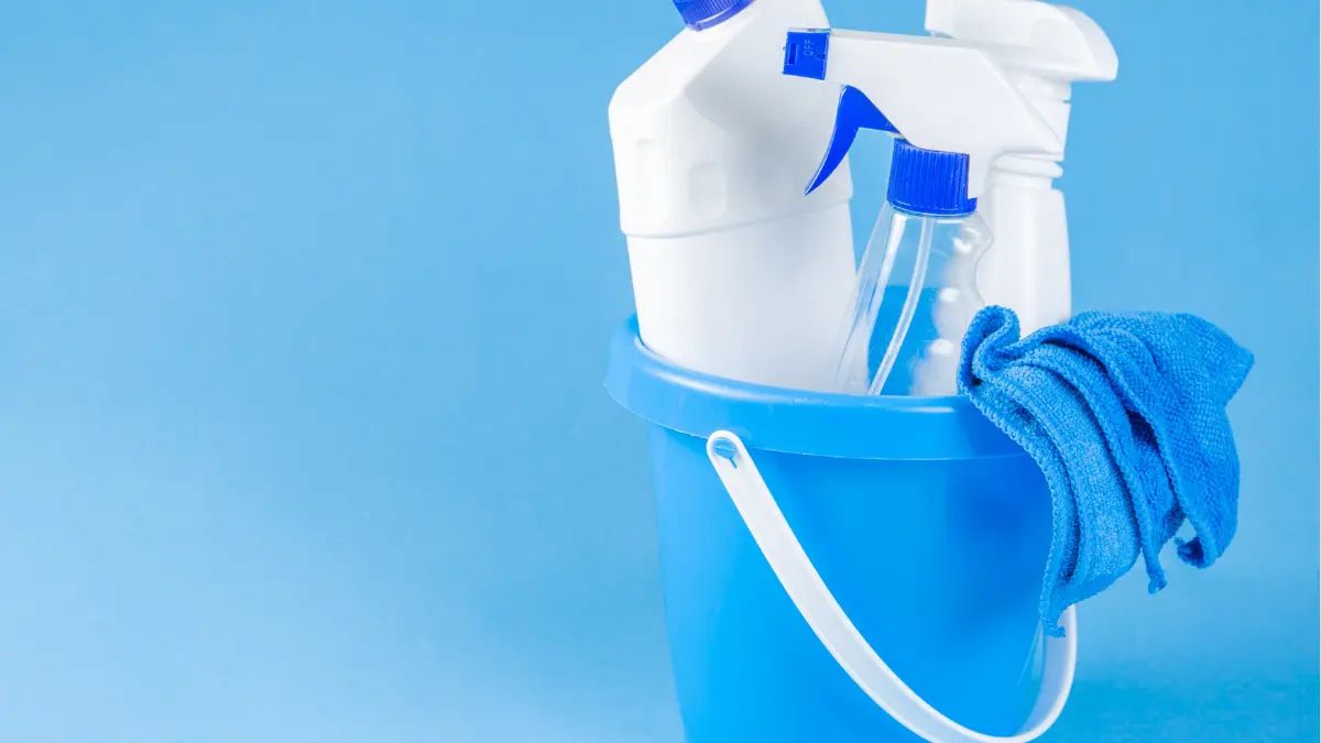 HOEI465オカメステンレスの日々のメンテナンス方法と長持ちさせるコツを示すステップバイステップガイド。トレイ掃除、水洗い、消毒方法を視覚的に表現。