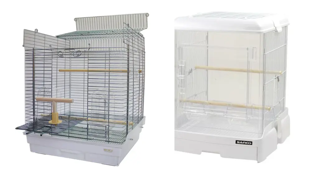 アクリルケージと金網ケージの比較。左は半密閉構造で脂粉を防ぎ、右は開放構造で通気性と登りやすさを確保