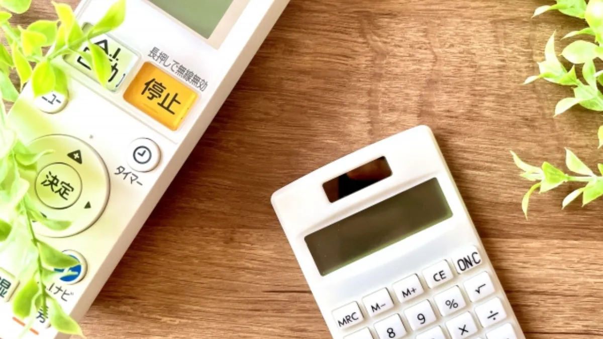 エアコンが熱中症対策に最善である理由を示す図。保冷剤や扇風機は応急策にすぎず、30度超えの猛暑日や長時間留守番では限界があり、確実な予防にはエアコンが必要