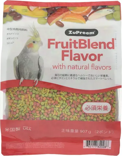 ズプリームフルーツブレンドミディアムの製品パッケージ。カラフルな4色で食いつき抜群のペレット切り替え用