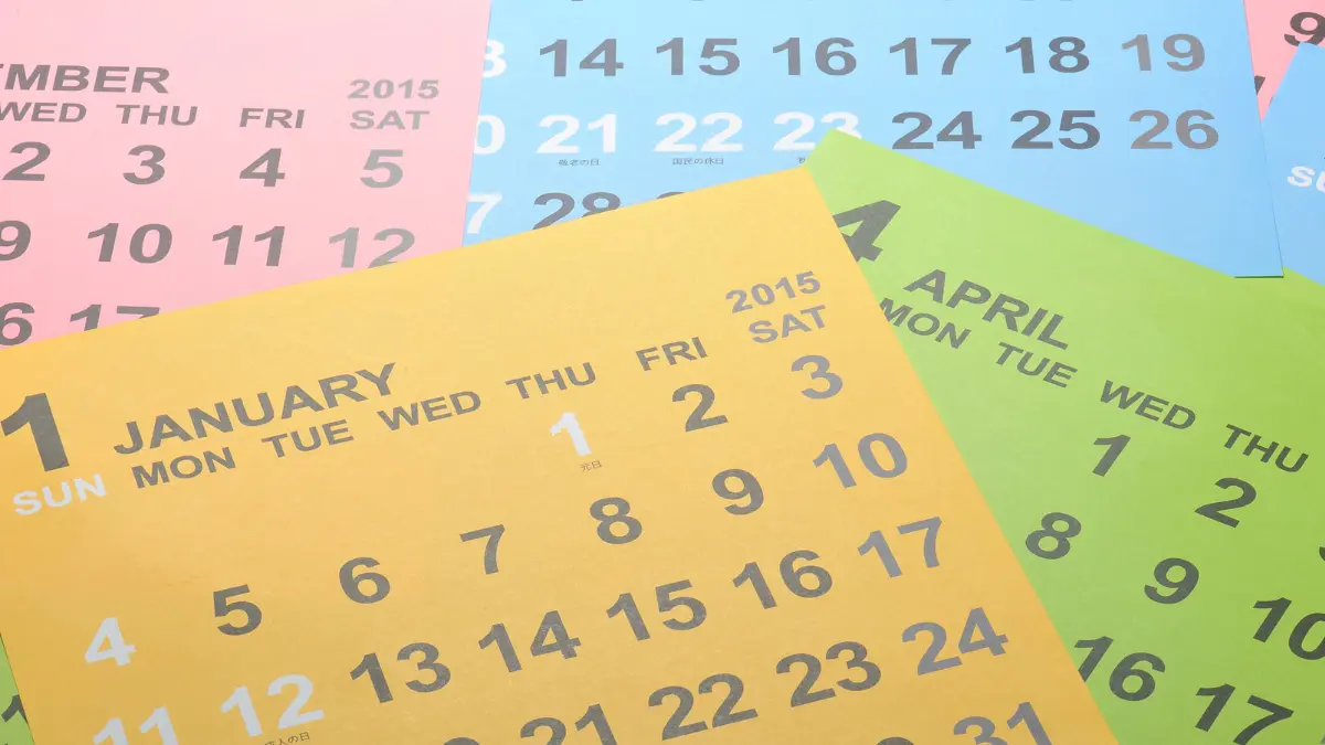 インコの保温期間カレンダー。11月から4月までの保温推奨期間と、季節の変わり目の注意点を月別に図解